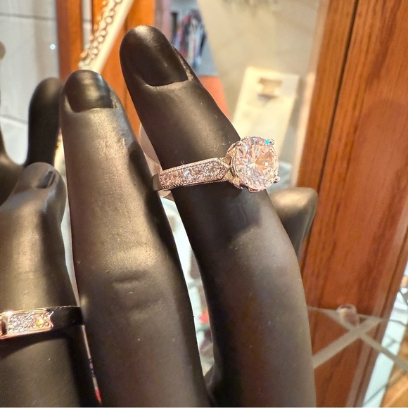 Elegant Silver CZ Ring sparkly Size 7 engagement promise ring gift - Picture 1 of 6